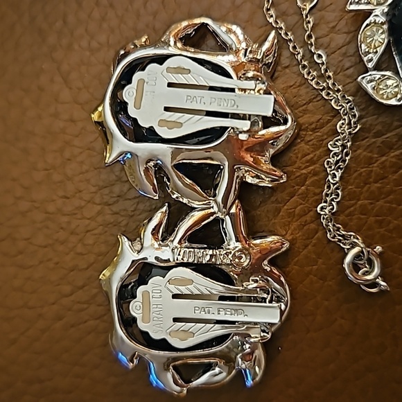 VTG SARAH COVENTRY 1969 Holiday Ice Blue Crystal Colonial Necklace Earrings Set - Picture 9 of 11